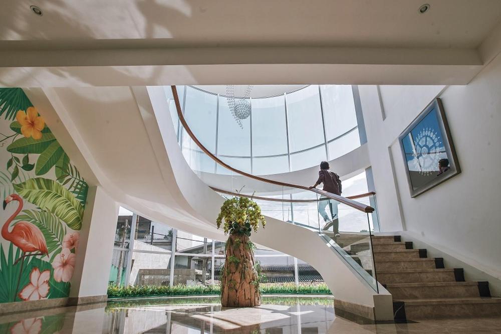 The Azana Hotel Airport Semarang Exteriör bild