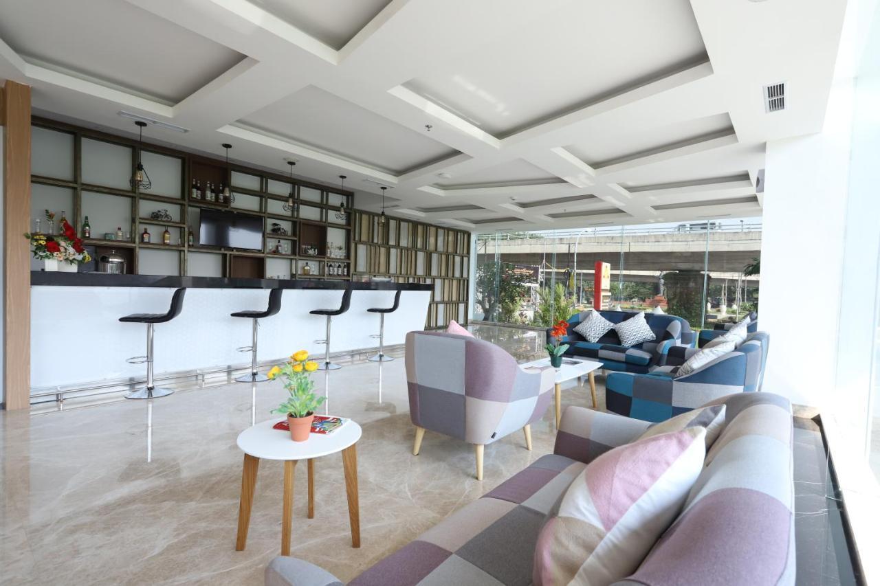 The Azana Hotel Airport Semarang Exteriör bild